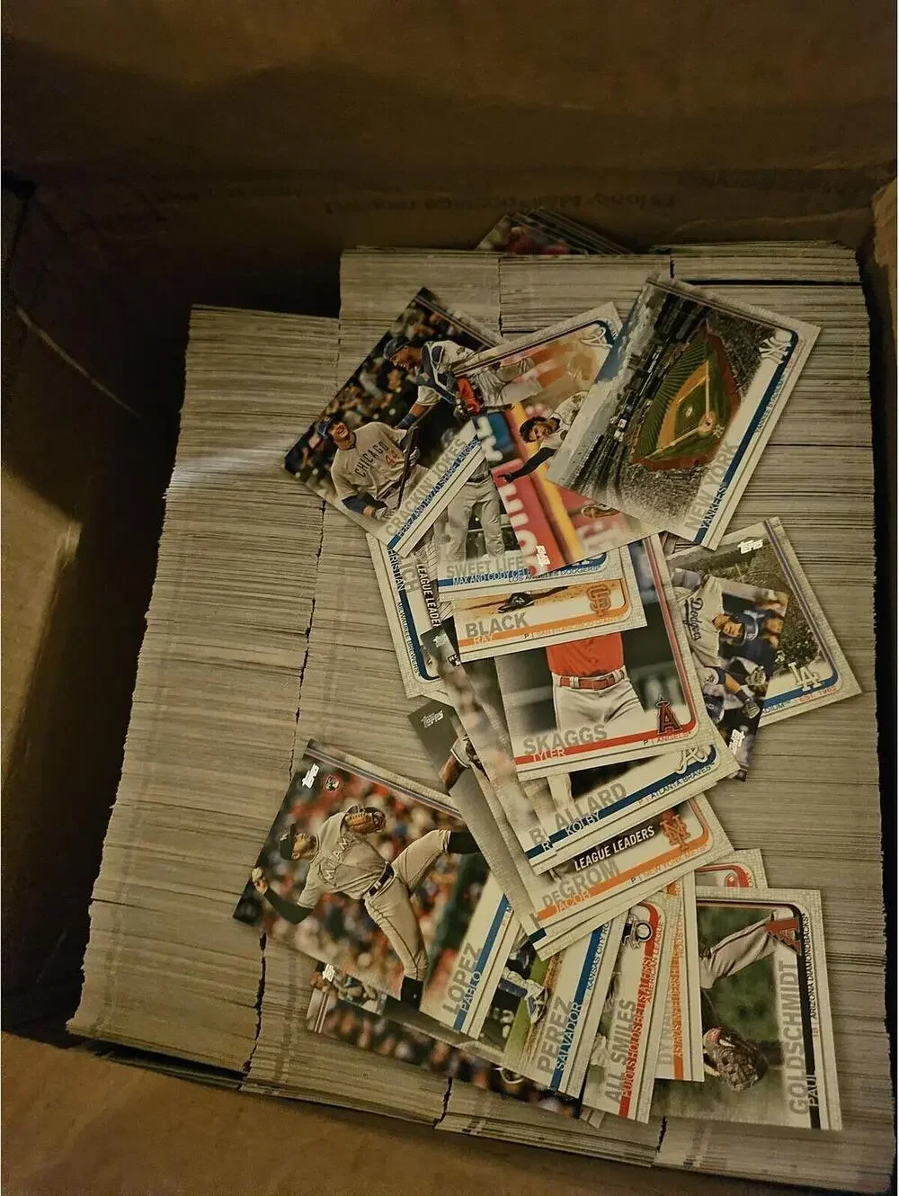 Large Priority box of 2019 Topps - HOF, stars, rookies - Unsorted